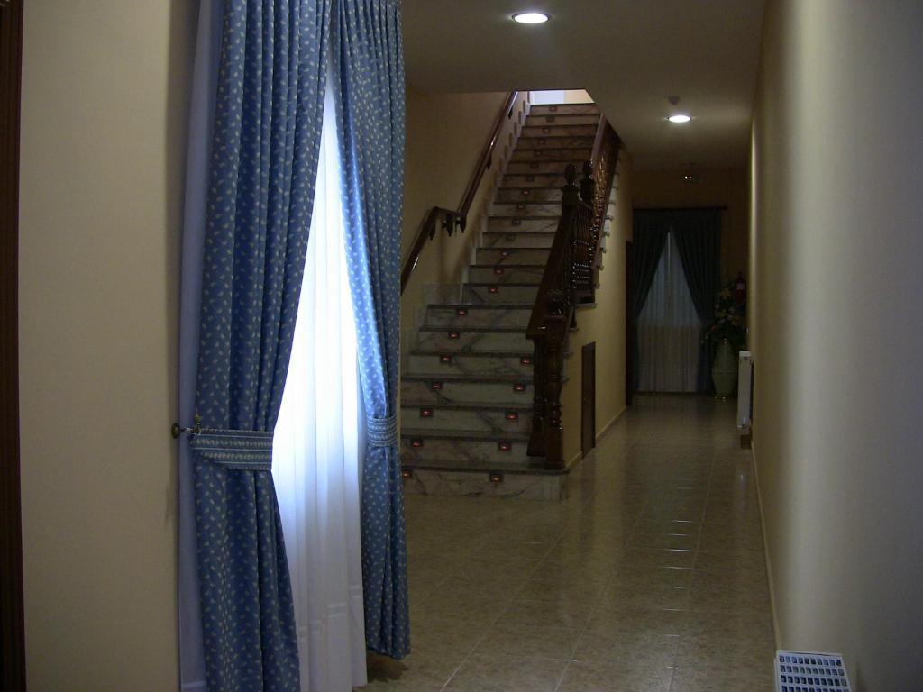 Hotel Los Hermanos Ocaña الغرفة الصورة