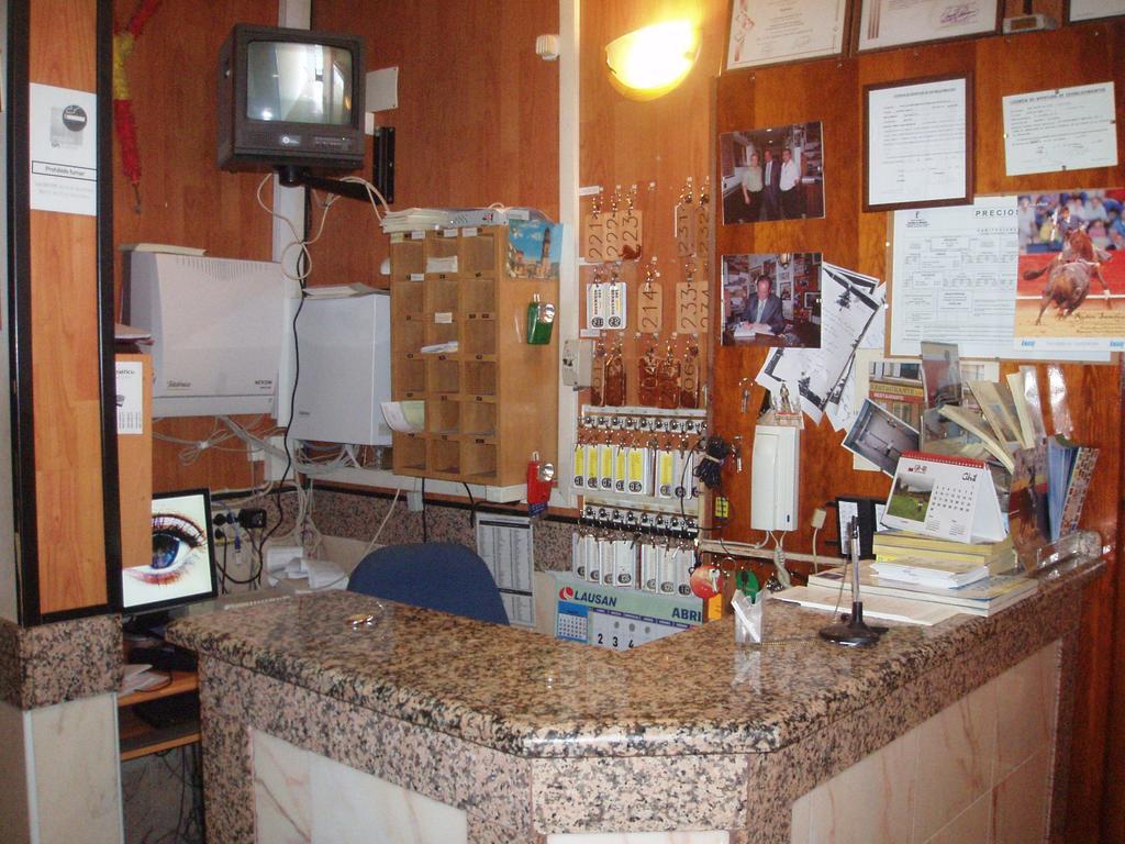 Hotel Los Hermanos Ocaña المظهر الخارجي الصورة