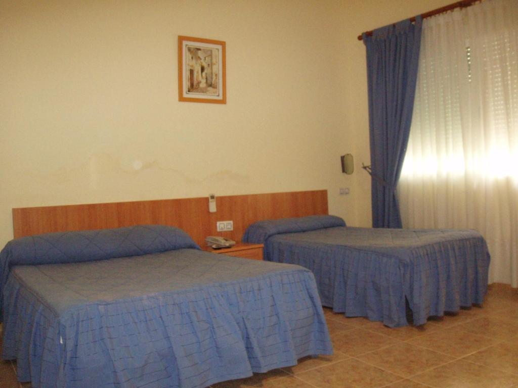 Hotel Los Hermanos Ocaña الغرفة الصورة