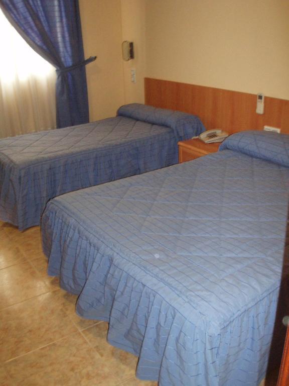 Hotel Los Hermanos Ocaña الغرفة الصورة