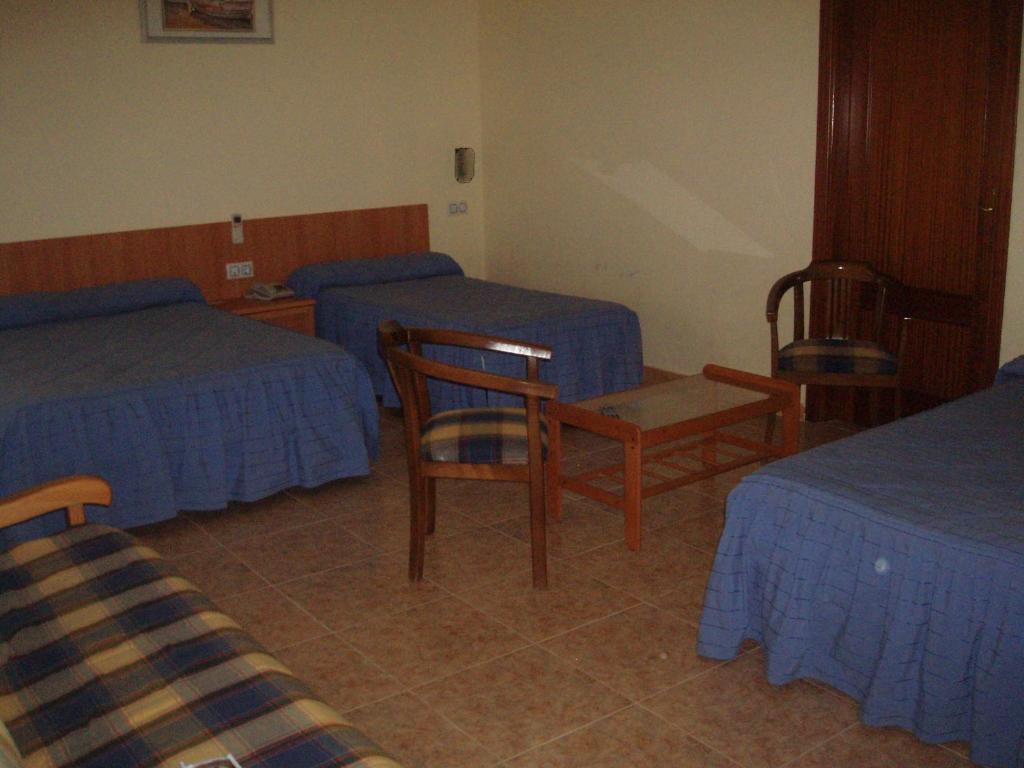 Hotel Los Hermanos Ocaña الغرفة الصورة